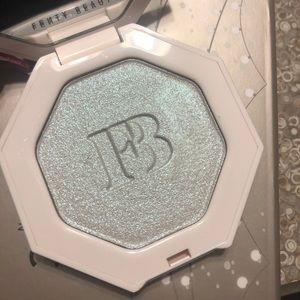 Fenty beauty highlighter new without box” chillz”